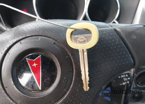 2008 Pontiac Vibe z USA, uszkodzony, nr VIN 5Y2SL65898Z401653